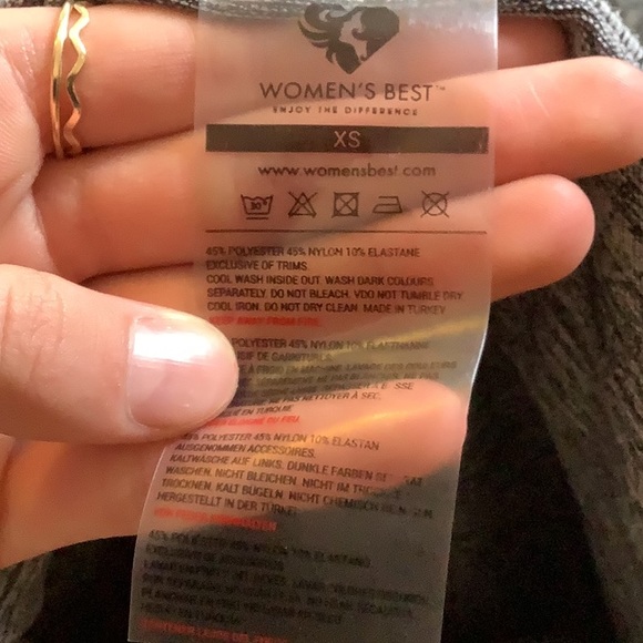 I’m selling grey leggings. - Picture 5 of 6